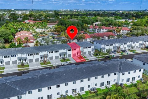 Townhouse in Pembroke Park, Florida 3 bedrooms, 118.54 sq.m. № 1875544 - photo 24