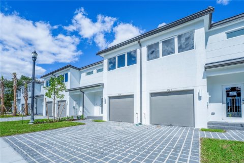 Townhouse in Pembroke Park, Florida 3 bedrooms, 118.54 sq.m. № 1875544 - photo 4