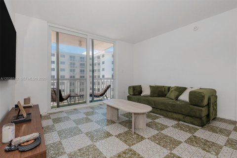 Condominio en venta en Miami Beach, Florida, 1 dormitorio, 60.85 m2 № 2087641 - foto 3