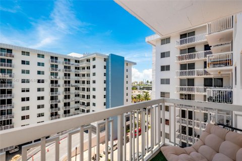 Condominio en venta en Miami Beach, Florida, 1 dormitorio, 60.85 m2 № 2087641 - foto 26