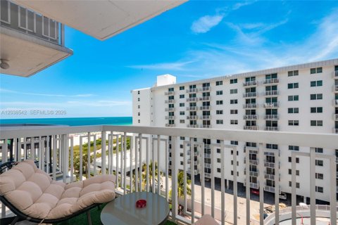 Condominio en venta en Miami Beach, Florida, 1 dormitorio, 60.85 m2 № 2087641 - foto 24