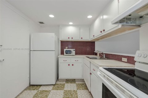 Condominio en venta en Miami Beach, Florida, 1 dormitorio, 60.85 m2 № 2087641 - foto 12