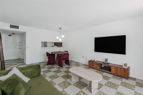 Condominio en venta en Miami Beach, Florida, 1 dormitorio, 60.85 m2 № 2087641 - foto 6