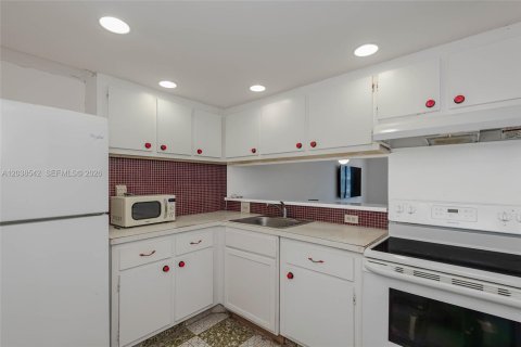 Condominio en venta en Miami Beach, Florida, 1 dormitorio, 60.85 m2 № 2087641 - foto 14