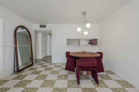 Condominio en venta en Miami Beach, Florida, 1 dormitorio, 60.85 m2 № 2087641 - foto 9