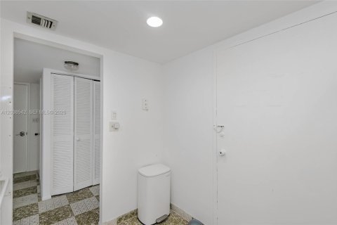 Condominio en venta en Miami Beach, Florida, 1 dormitorio, 60.85 m2 № 2087641 - foto 15