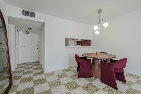 Condominio en venta en Miami Beach, Florida, 1 dormitorio, 60.85 m2 № 2087641 - foto 10