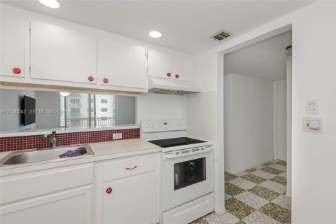 Condominio en venta en Miami Beach, Florida, 1 dormitorio, 60.85 m2 № 2087641 - foto 16