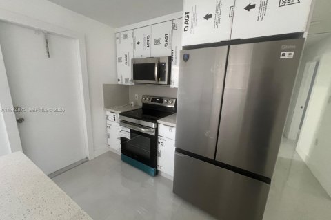 Снять в аренду виллу или дом в Помпано-Бич, Флорида 3 спальни, 88.26м2, № 2045653 - фото 23