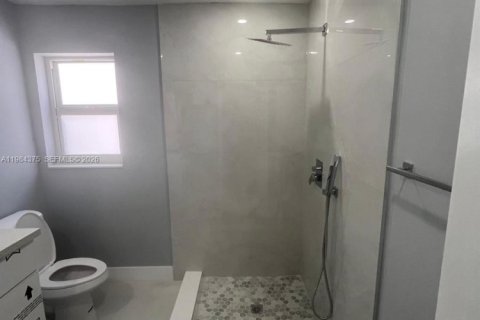 Снять в аренду виллу или дом в Помпано-Бич, Флорида 3 спальни, 88.26м2, № 2045653 - фото 16