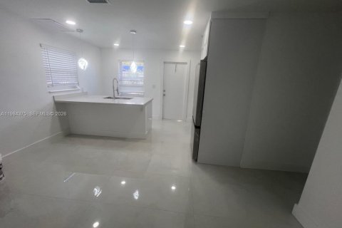 Снять в аренду виллу или дом в Помпано-Бич, Флорида 3 спальни, 88.26м2, № 2045653 - фото 9