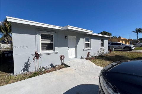 Дом в Помпано-Бич, Флорида 3 спальни, 88.26м2 № 2045653