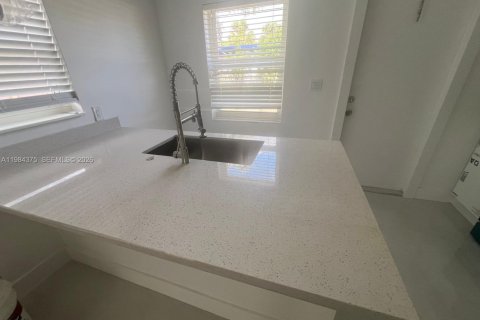 Снять в аренду виллу или дом в Помпано-Бич, Флорида 3 спальни, 88.26м2, № 2045653 - фото 18