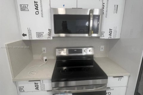 Снять в аренду виллу или дом в Помпано-Бич, Флорида 3 спальни, 88.26м2, № 2045653 - фото 12