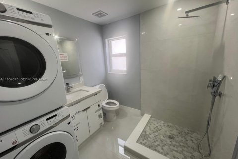 Снять в аренду виллу или дом в Помпано-Бич, Флорида 3 спальни, 88.26м2, № 2045653 - фото 21