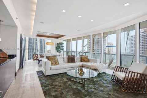 Condo in Miami, Florida, 3 bedrooms № 2185550