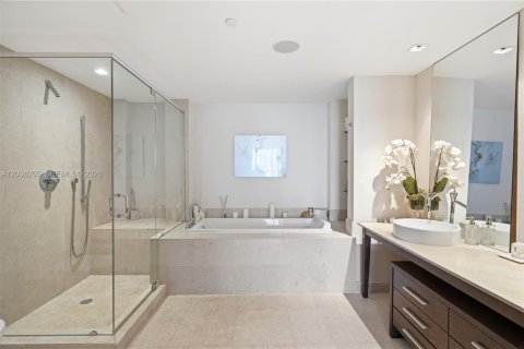 Condo in Miami, Florida, 3 bedrooms № 2185550 - photo 26