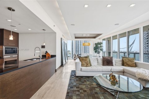 Condo in Miami, Florida, 3 bedrooms № 2185550 - photo 7