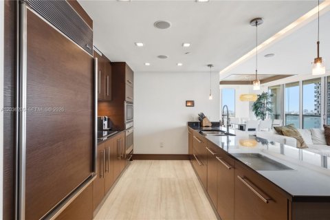Condo in Miami, Florida, 3 bedrooms № 2185550 - photo 9