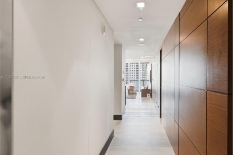 Condo in Miami, Florida, 3 bedrooms № 2185550 - photo 5