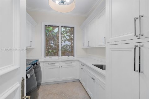 House in Jupiter, Florida 6 bedrooms, 650.41 sq.m. № 2169646 - photo 29