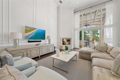 House in Jupiter, Florida 6 bedrooms, 650.41 sq.m. № 2169646 - photo 11