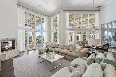 House in Jupiter, Florida 6 bedrooms, 650.41 sq.m. № 2169646 - photo 10