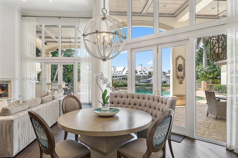 House in Jupiter, Florida 6 bedrooms, 650.41 sq.m. № 2169646 - photo 8