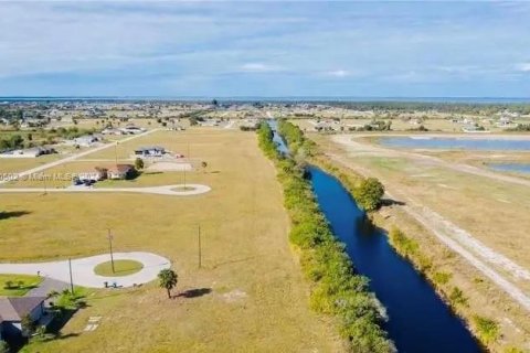 Land in Cape Coral, Florida № 1811097 - photo 6