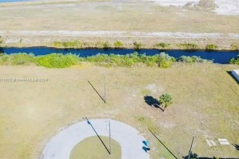 Land in Cape Coral, Florida № 1811097 - photo 3