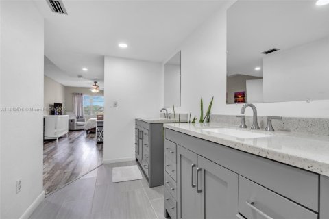Condominio en venta en Miami, Florida, 1 dormitorio, 101.36 m2 № 1840796 - foto 16