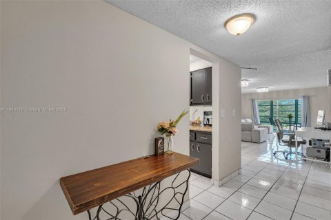 Condominio en venta en Miami, Florida, 1 dormitorio, 101.36 m2 № 1840796 - foto 2