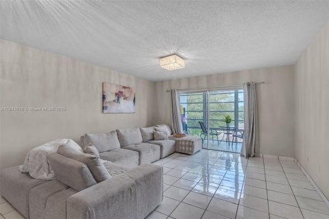 Condominio en venta en Miami, Florida, 1 dormitorio, 101.36 m2 № 1840796 - foto 8