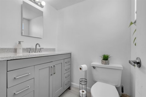 Condominio en venta en Miami, Florida, 1 dormitorio, 101.36 m2 № 1840796 - foto 3