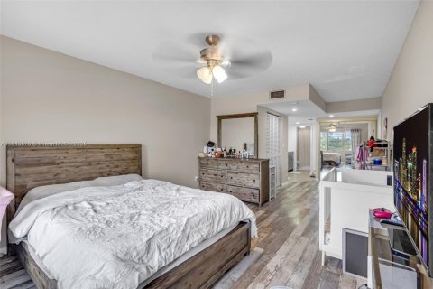 Condominio en venta en Miami, Florida, 1 dormitorio, 101.36 m2 № 1840796 - foto 13