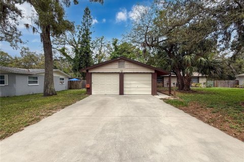 House in New Port Richey, Florida 3 bedrooms, 164.25 sq.m. № 1770041 - photo 2