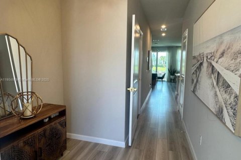 Townhouse in Mangonia Park, Florida 3 bedrooms, 135.08 sq.m. № 1956552 - photo 17