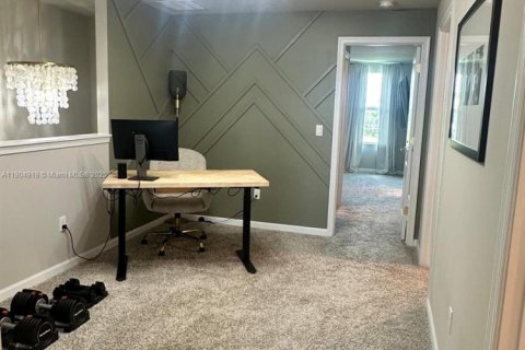 Townhouse in Mangonia Park, Florida 3 bedrooms, 135.08 sq.m. № 1956552 - photo 4