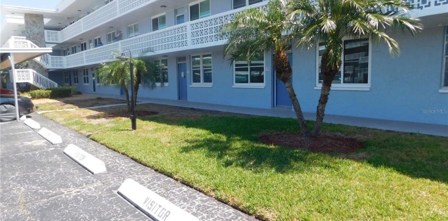 Condominio en Saint Petersburg, Florida, 2 dormitorios  № 1722730