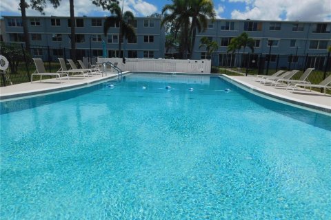 Condominio en venta en Saint Petersburg, Florida, 2 dormitorios, 96.15 m2 № 1722730 - foto 2
