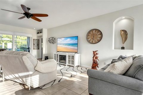 House in Palm Coast, Florida 3 bedrooms, 180.6 sq.m. № 2221913 - photo 4