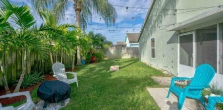 House in Jupiter, Florida 3 bedrooms, 142.98 sq.m. № 1208204