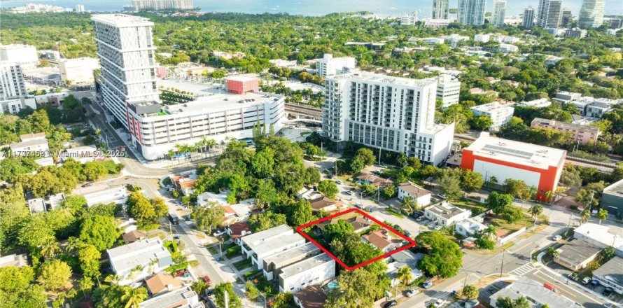 Commercial property in Miami, Florida № 1868665