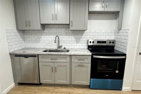 Immobilier commercial à vendre à Tampa, Floride: 4 chambres, 135.27 m2 № 1789917 - photo 3