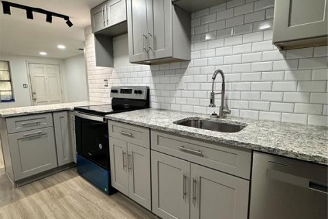 Immobilier commercial à vendre à Tampa, Floride: 4 chambres, 135.27 m2 № 1789917 - photo 5