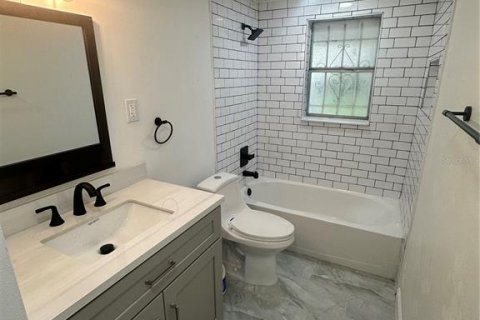 Immobilier commercial à vendre à Tampa, Floride: 4 chambres, 135.27 m2 № 1789917 - photo 12