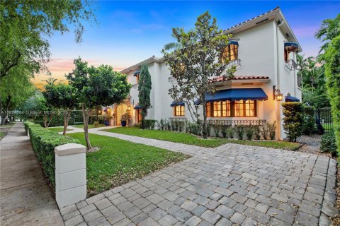 House in Coral Gables, Florida 5 bedrooms, 273.5 sq.m. № 1790199 - photo 8