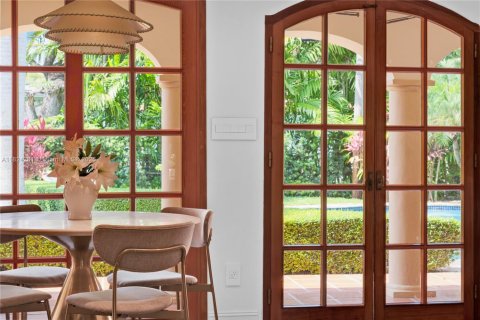 House in Coral Gables, Florida 5 bedrooms, 273.5 sq.m. № 1790199 - photo 28