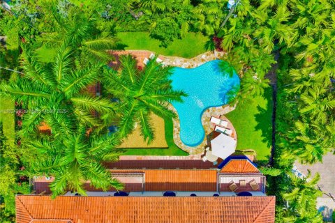 House in Coral Gables, Florida 5 bedrooms, 273.5 sq.m. № 1790199 - photo 14