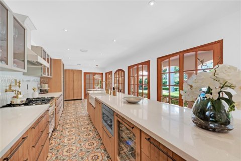 House in Coral Gables, Florida 5 bedrooms, 273.5 sq.m. № 1790199 - photo 19